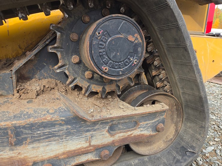 2020-deere-331g-image-56