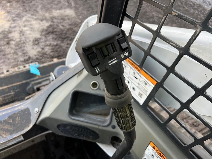 2022-bobcat-t770-image-21