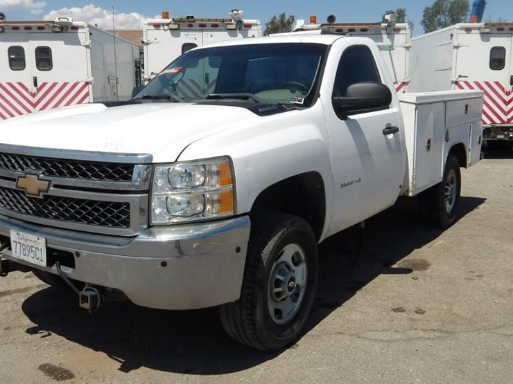 2011-chevrolet-silverado-2500hd-image-2