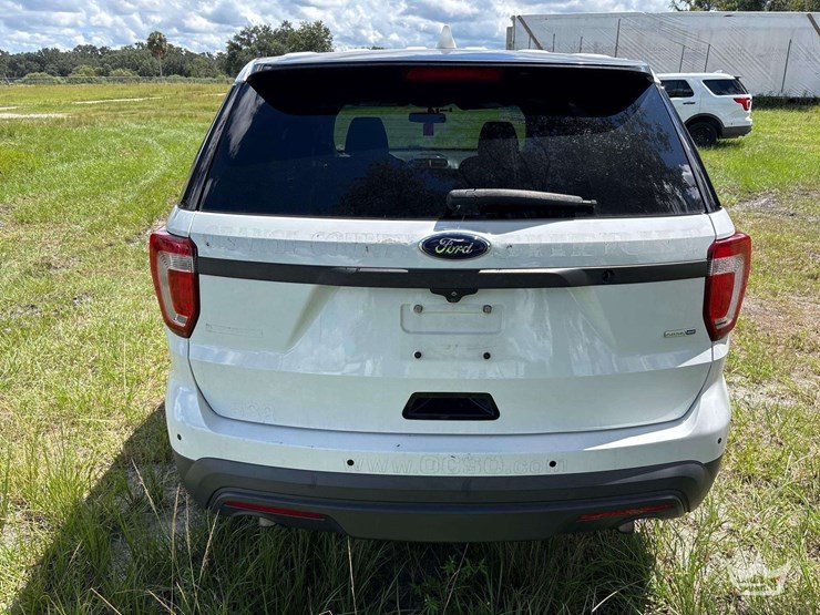 2016-ford-explorer-image-28