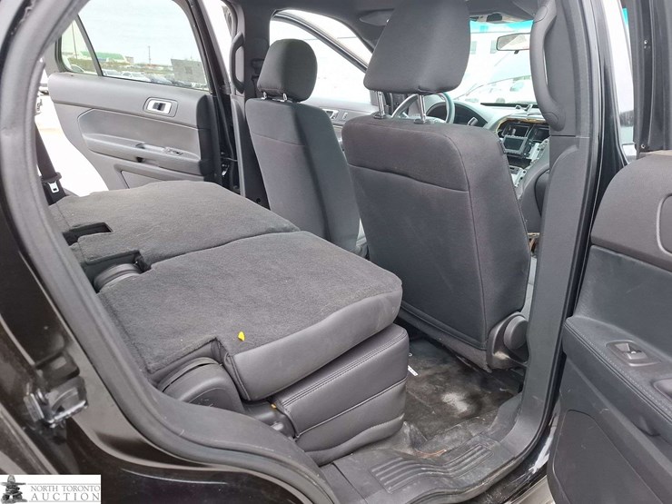 2015-ford-explorer-image-18