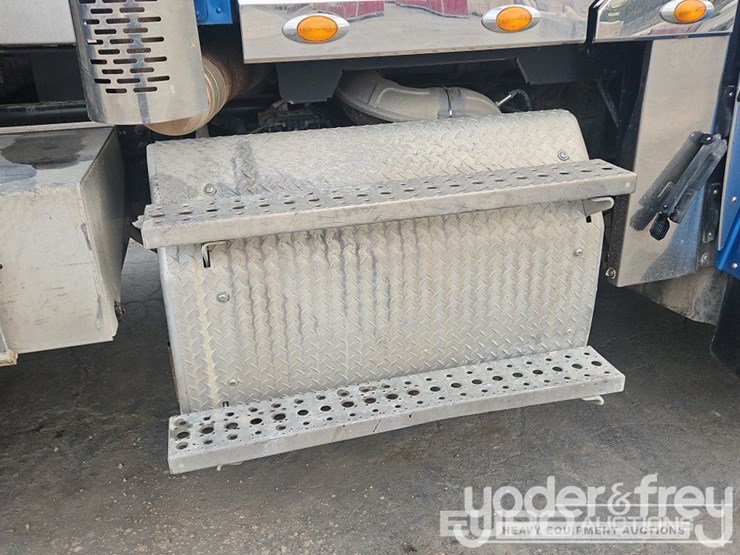2019-freightliner-122sd-image-55