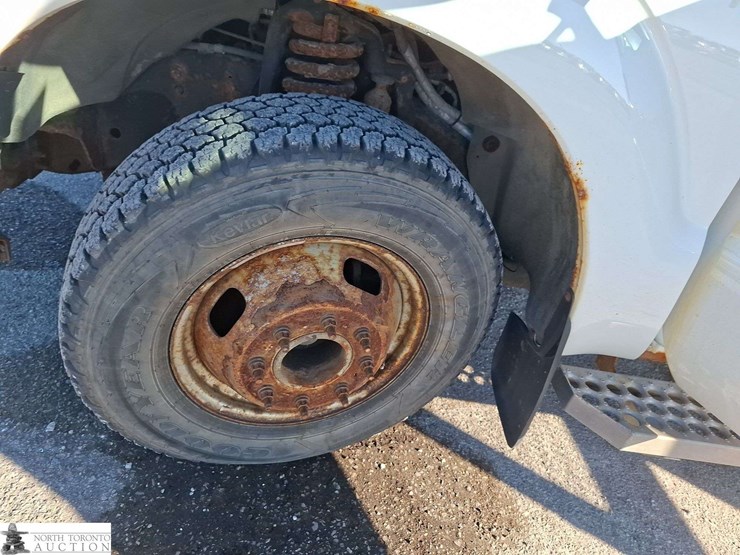 2012-ford-f350-image-26
