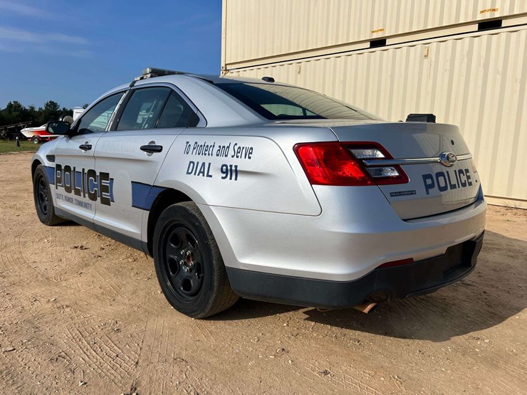 2016-ford-taurus-police-interceptor-sedan-(82,733-miles)-image-2