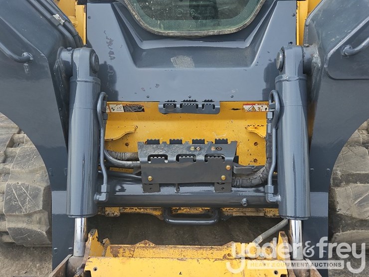 2021-deere-333g-image-36