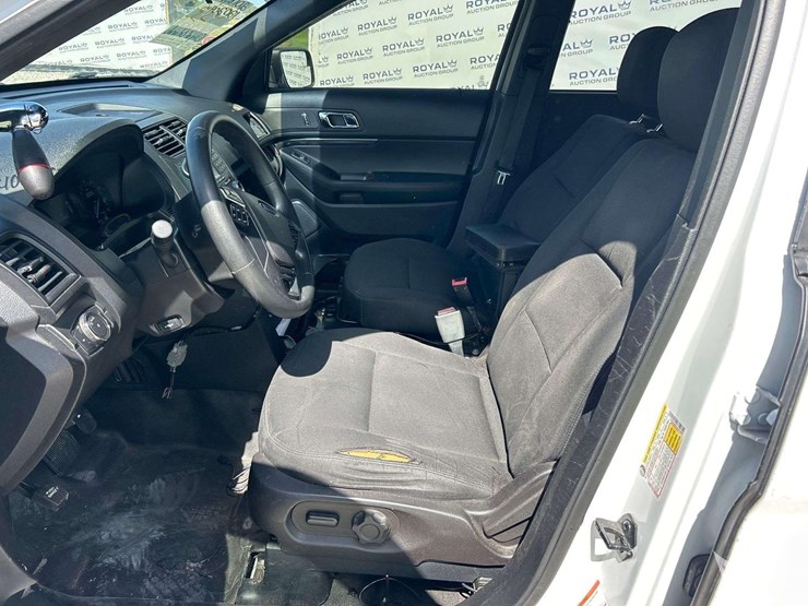 2018-ford-explorer-image-12