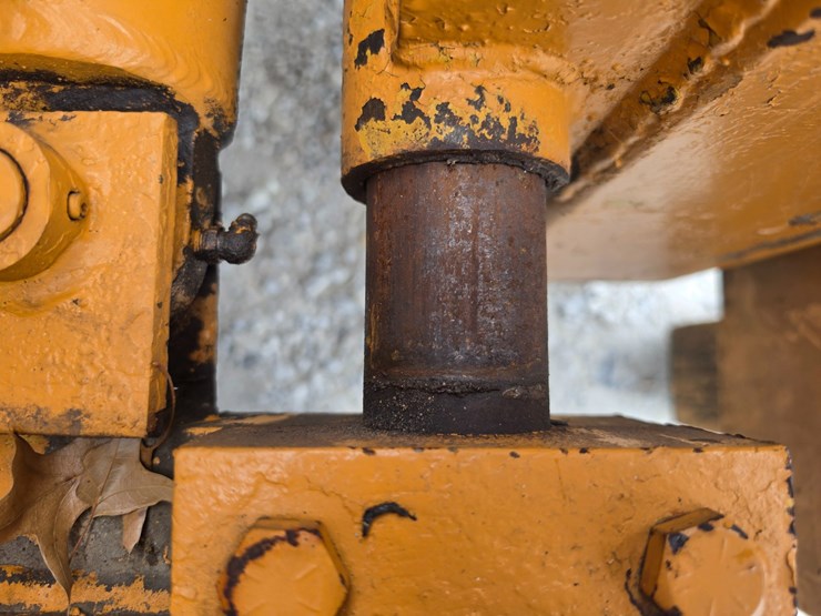 #25323-•-allis-chalmers-708c-fork-lift-image-55