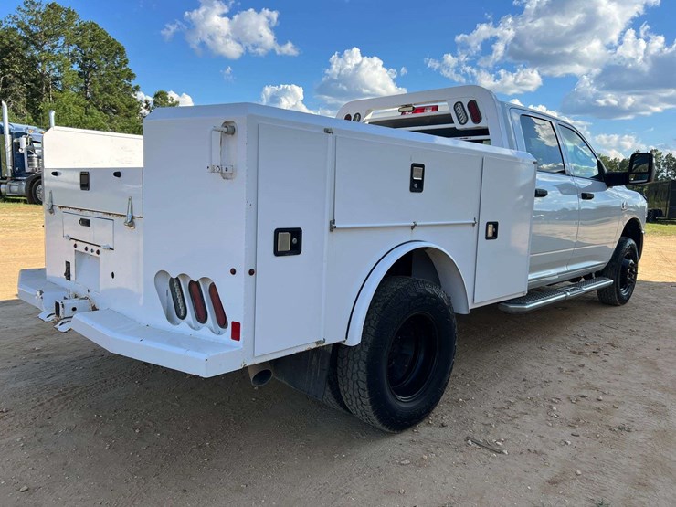 2023-dodge-3500-image-3