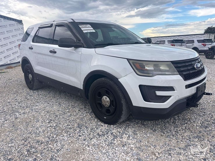 2017-ford-explorer-image-4