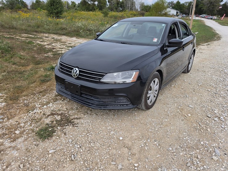 #25322-•-2017-volkswagen-jetta-passenger-car-image-3