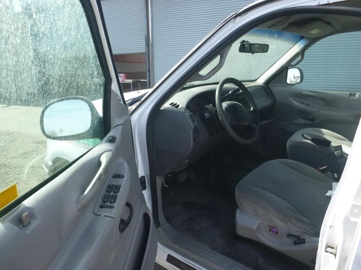 2002-ford-expedition-image-6