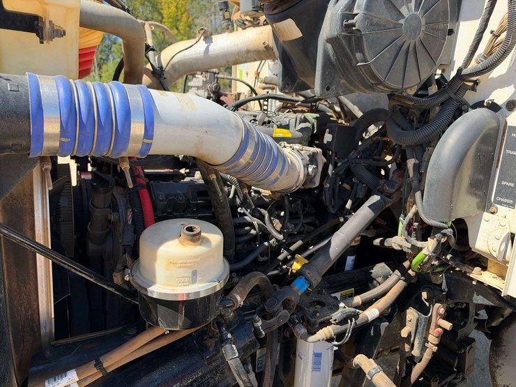 2020-peterbilt-348-image-8