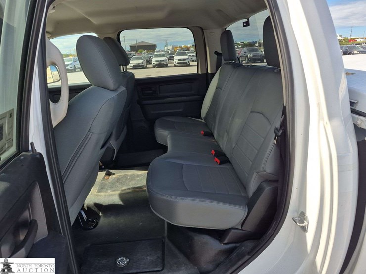 2015-dodge-1500-image-21