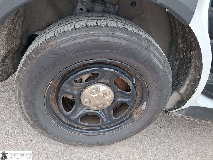 2021-ford-explorer-image-21