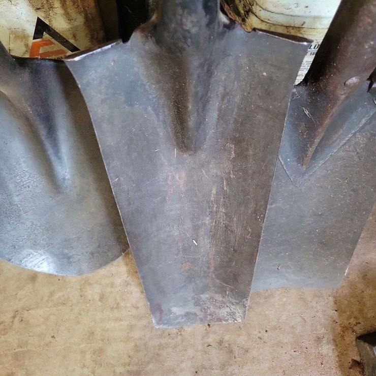 Long-Handled Shovels and D-Handle Spade