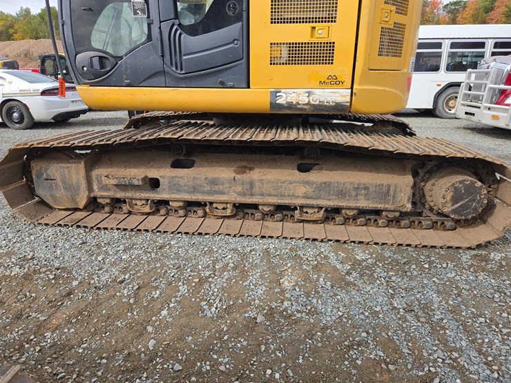 2017-deere-245g-lc-image-67