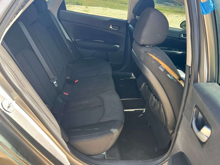 2018-kia-optima-4-door-sedan-(140,152-miles)-image-17