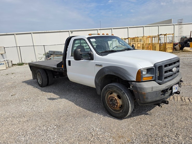 2005-ford-f550-image-24