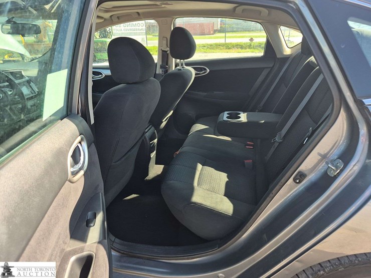 2018-nissan-sentra-sv-4dr-sedan-image-14