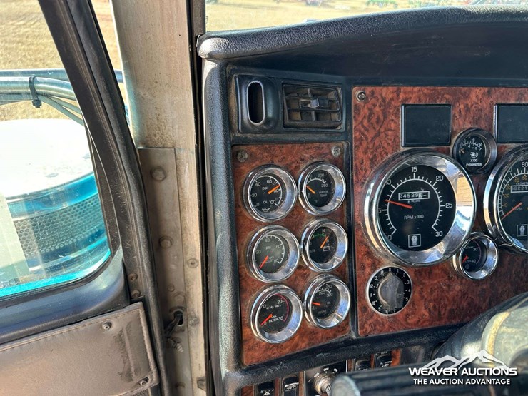2006-kenworth-w900-image-18