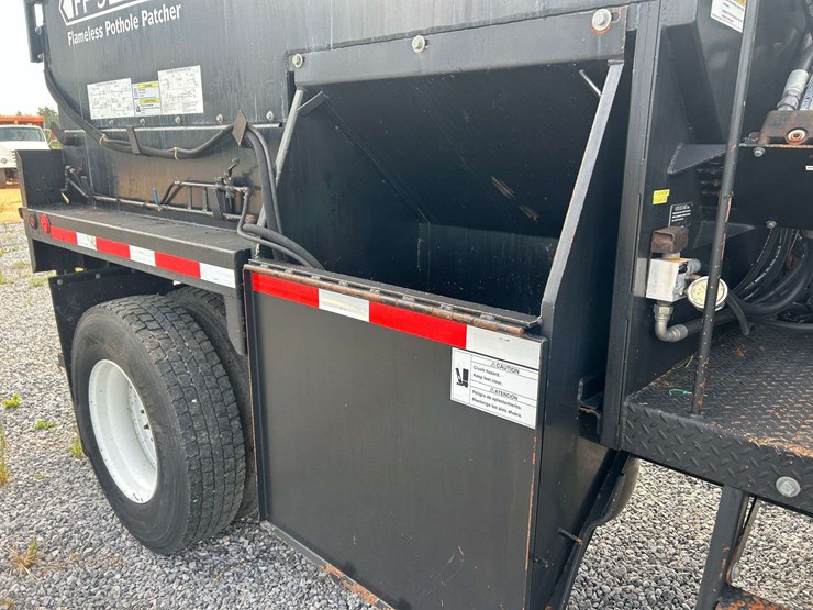 2019-international-durastar-4300-image-19