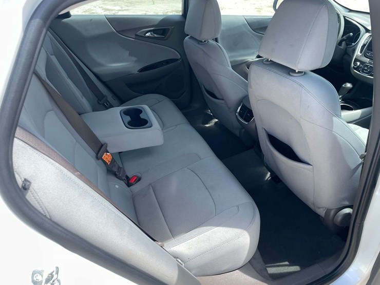 2016-chevrolet-malibu-4-door-sedan-(249,316-miles)-image-16