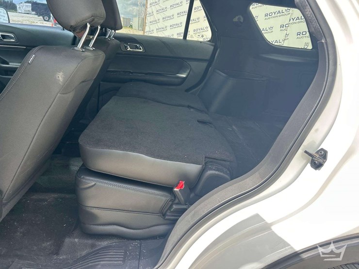 2016-ford-explorer-image-22