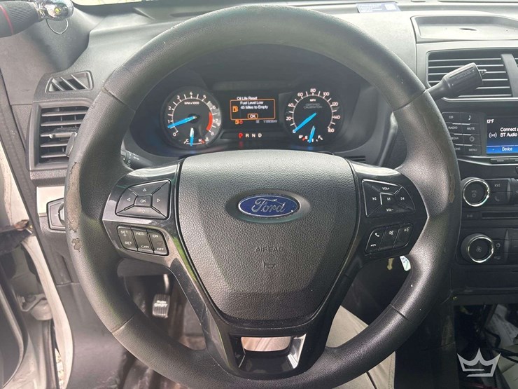2017-ford-explorer-image-11
