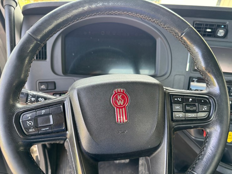 2022-kenworth-t680-image-41