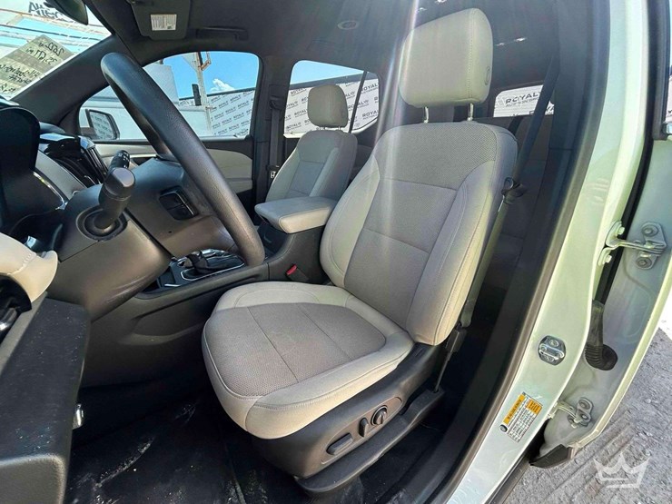 2022-chevrolet-traverse-image-14