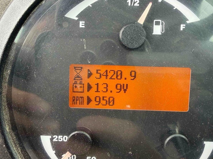 2013-caterpillar-tl943c-image-29