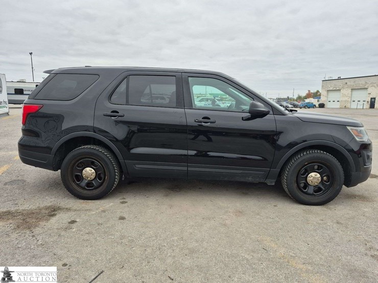2019-ford-explorer-image-4