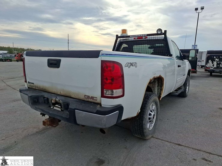 2011-gmc-sierra-2500hd-image-5