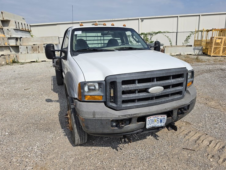 2005-ford-f550-image-26
