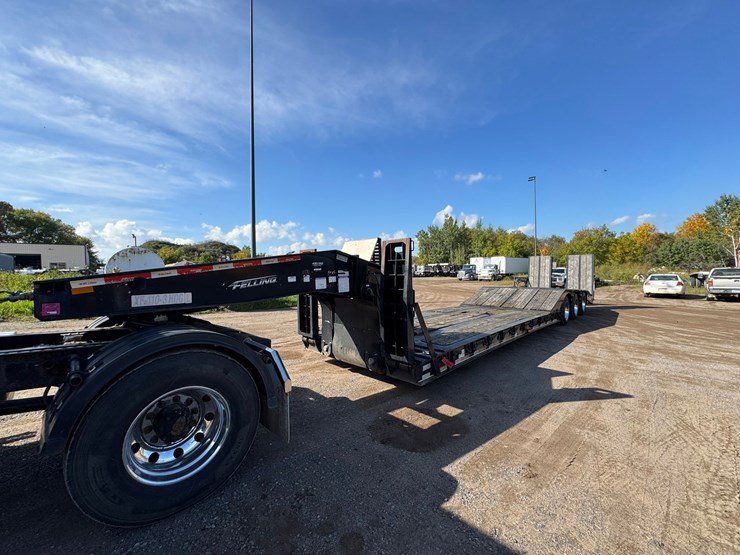 #1954-•-2016-felling-x-force-paver-special-lowboy-image-1