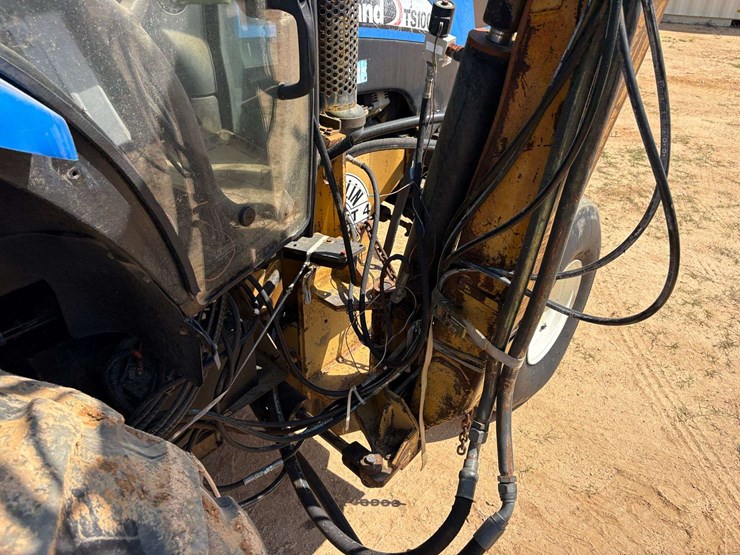 2004-new-holland-ts100a-image-35