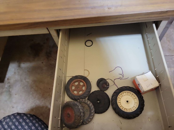 metal-office-desk-with-rolling-chair-and-drawer-contents-image-6