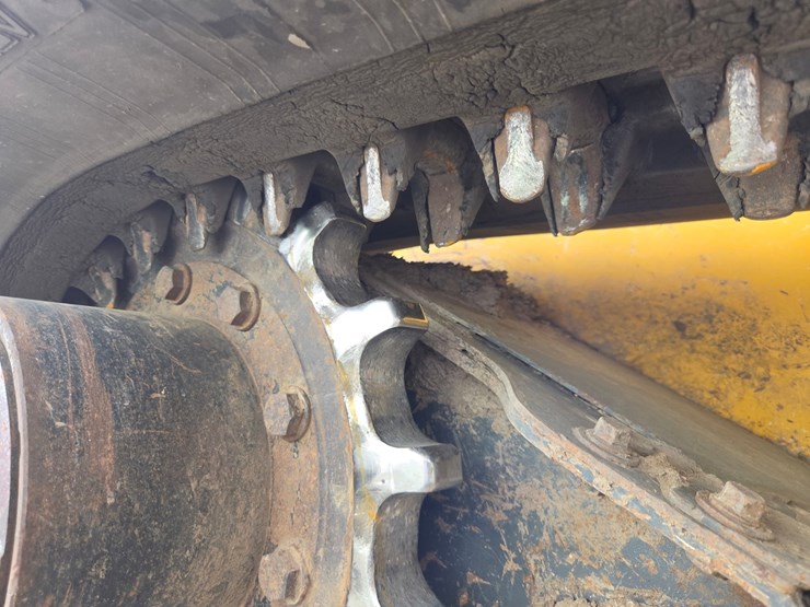 2020-deere-331g-image-52