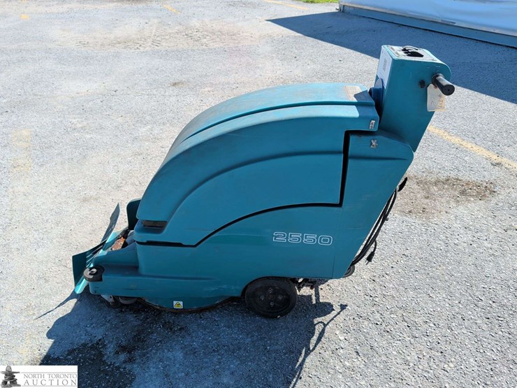 non-operable-tennant-2550-floor-scrubber-image-8