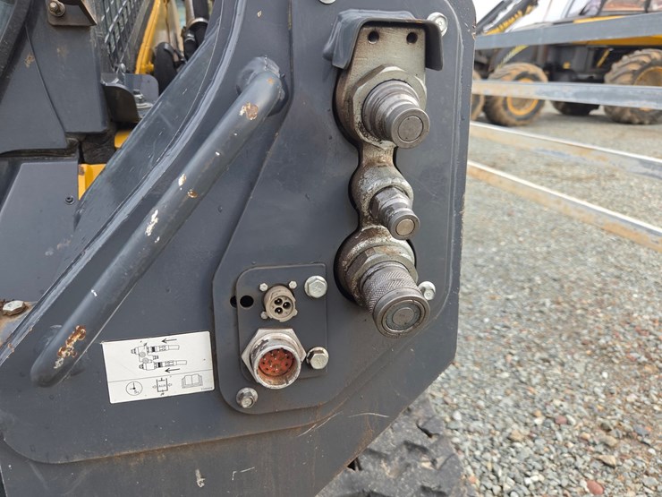 2018-deere-333g-image-16