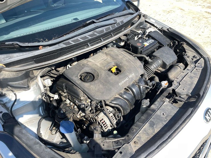 2017-kia-forte-4-door-sedan-(181,895-miles)-image-8