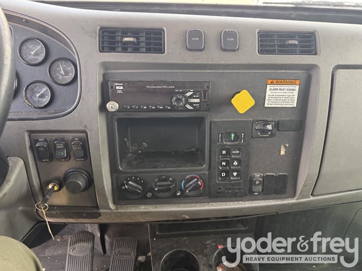 2016-peterbilt-337-image-3