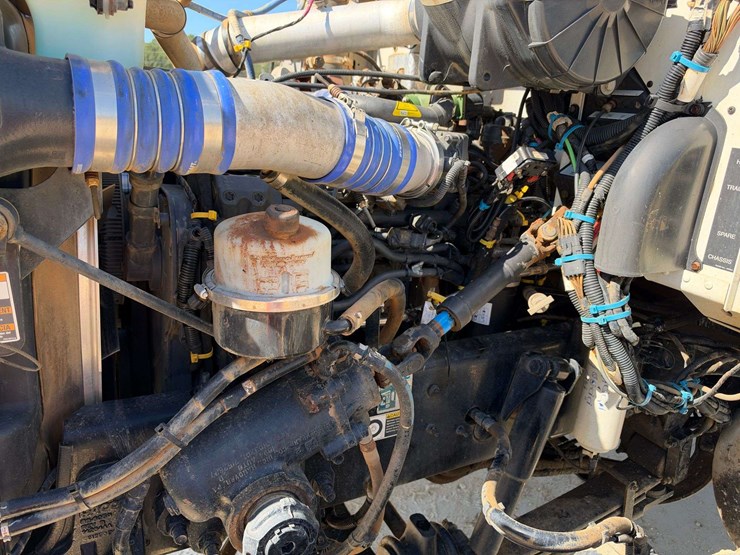 2021-peterbilt-348-image-8