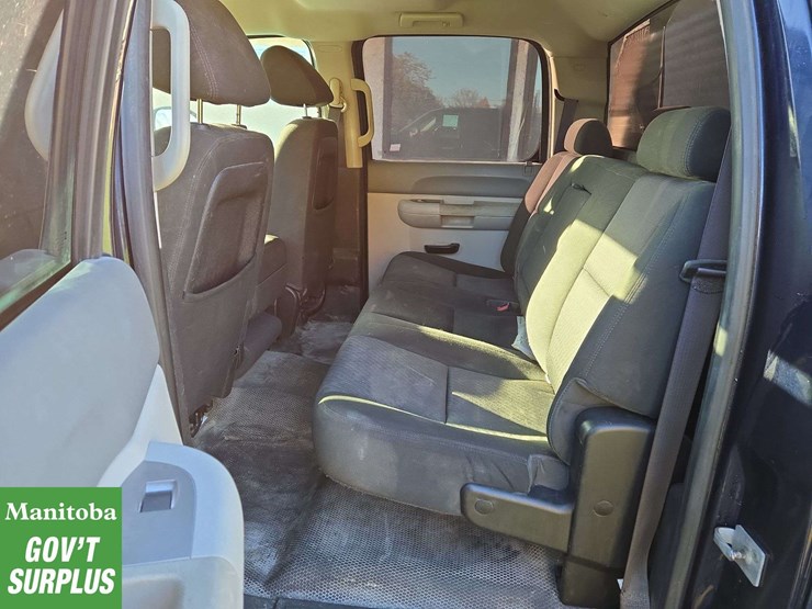 2012-chevrolet-silverado-2500hd-image-24