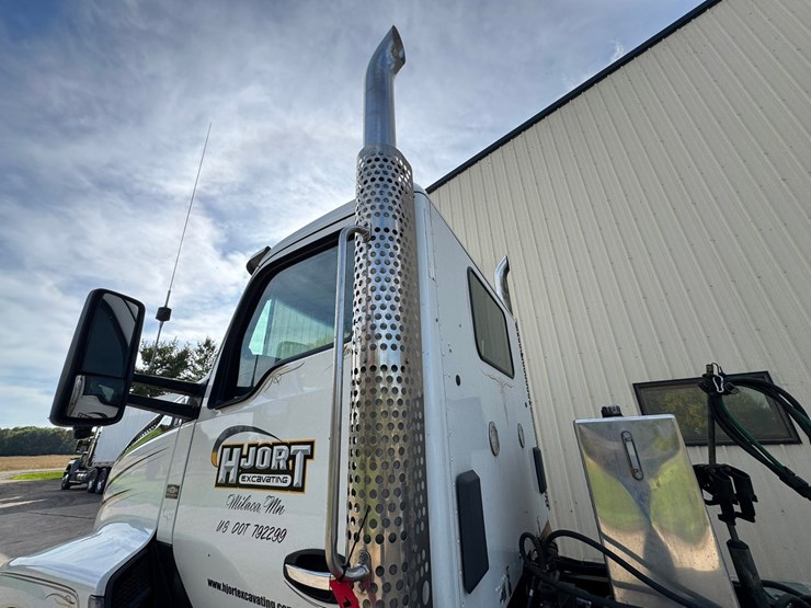 2022-kenworth-t680-image-14