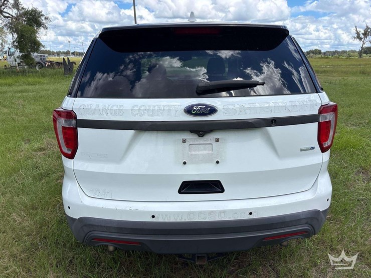 2016-ford-explorer-image-26