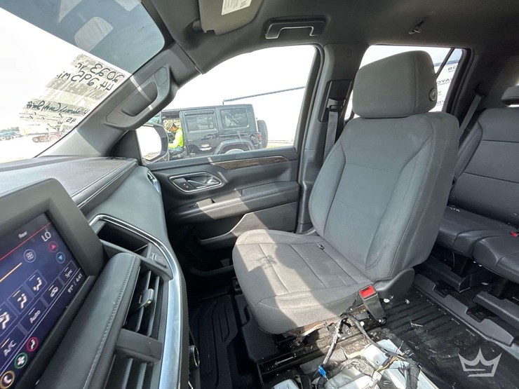 2023-chevrolet-tahoe-image-18