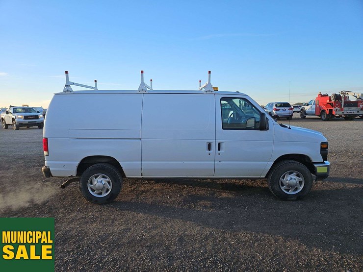 2014-ford-cargo-image-12