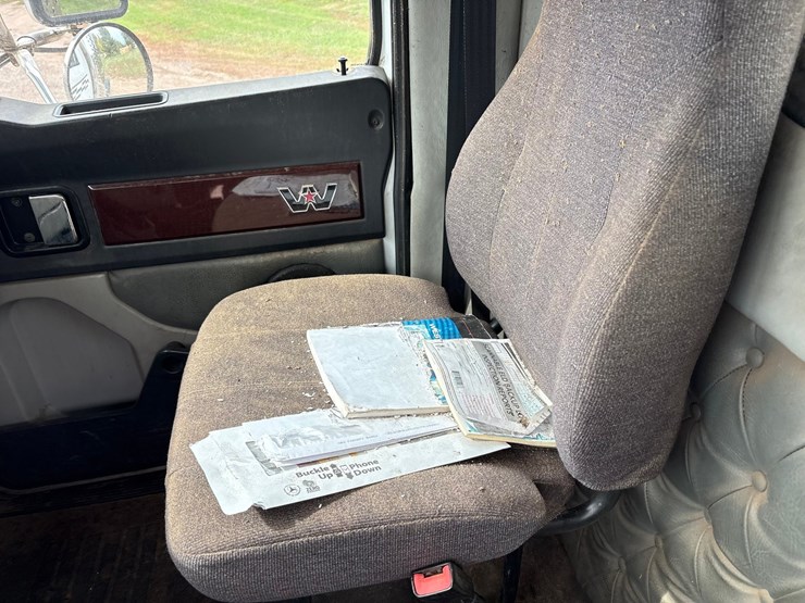 2013-western-star-4900sa-image-89