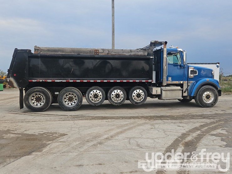 2019-freightliner-122sd-image-8